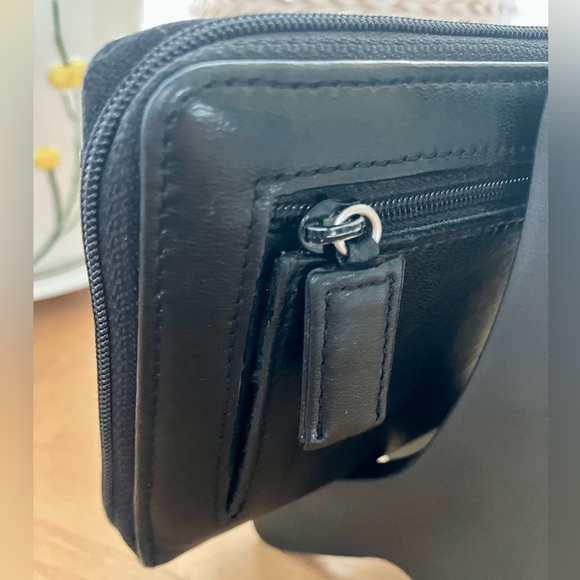 Kenneth Cole Reaction Black all Genuine Leather Wallet. 
Perfect Condition - Picture 6 of 15